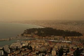 La sabbia del Sahara colora di giallo i cieli d’Italia: cosa sta accadendo e quali sono i rischi