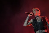Il ritorno di Achille Lauro con Ragazzi madre: L’Iliade. Il docufilm a sette anni dal successo