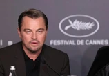 «Vuoi incontrare Leonardo DiCaprio?»: super-fan dell’attore paga 7mila euro ma è una truffa. La denuncia a Milano di una 48enne