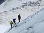 «Veniteci a prendere, rischiamo di morire congelati»: i quattro alpinisti dispersi sul Monte Bianco