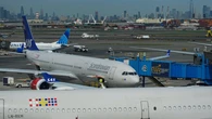 FAA will keep limiting Newark airport flights through October 2026