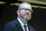 "Pogardza UE, homoseksualistami i Żydami". Niemcy o Braunie bez ogródek