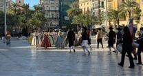 
         'Maestros de la Costura Celebrity' graba un programa en Valencia: falleras ilustres y pasodobles por el centro 
    