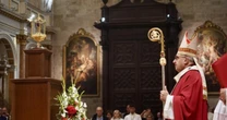 
         El Arzobispo de Valencia espera que la Eucaristía «nos dé fuerzas para no perder la esperanza y mantener viva nuestra fe» 
    