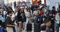 Atacan, amenazan y secuestran aeropuertos. Taxis no se dan abasto, pero bloquean apps