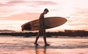 Le surf est-il un antidote au capitalisme technologique ?