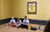 Prison confirmée pour les militants qui ont jeté de la soupe sur le tableau de Van Gogh