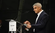 Le travailliste Sadiq Khan réélu maire de Londres