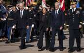 Joe Biden rend un dernier hommage pour unir une nation divisée à Arlington