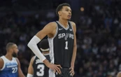 Wemby s’offre un double-double mais ses pertes de balle ont rendu fou Popovich