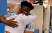 Les émouvantes retrouvailles entre Gerets et Taiwo à Marseille