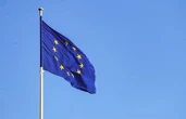 Mais pourquoi le drapeau européen n’a-t-il que 12 étoiles et non 27 ?
