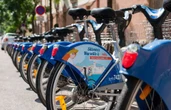A Marseille, des pneus de vélo crevés avec le slogan « Bobo dehors »