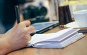 Les auteurs de livres se disent « de moins en moins bien payés » en France