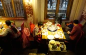 En Chine, un client urine dans un plat de fondue géant, le restaurant trinque