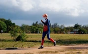 Connaissez-vous le rétrorunning ? Ce Cubain en est l’un des champions