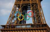 Pour ou contre garder les anneaux olympiques sur la tour Eiffel ?