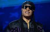 Stevie Wonder revient avec une chanson qui interroge