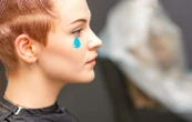 Pourquoi les femmes aux cheveux courts paient-elles plus que les hommes ?