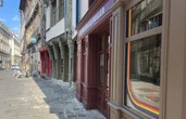 Une célèbre librairie de Rennes visée pour avoir déployé des drapeaux LGBT