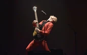Le hard-rock d’Aldebert fait pogoter enfants, parents et grands-parents