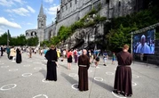A Lourdes, on veut croire au retour des pèlerins