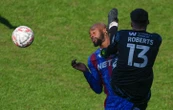 Le gardien qui a gravement blessé Mateta ovationné par les fans de Millwall