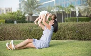 En France, le congé parental est trop court et peu attractif, pour l’Unicef