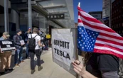 Drapeau inversé, boycott, manif… Ces Américains résistent à Trump comme ils le peuvent