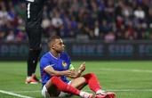 Ce regard entre Mbappé et une publicité en plein match fait le buzz