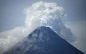 Des centaines de personnes évacuées aux Philippines à cause d’un volcan