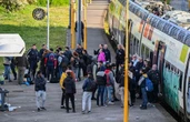 Des migrants prennent d’assaut les trains vers les plages du calaisis