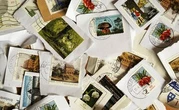 Une campagne de timbres contre le racisme fait polémique en Espagne