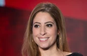 Léa Salamé admet boire une « lichette de vodka » avant de prendre l’antenne