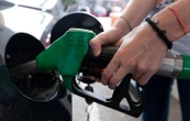 Les prix des carburants sont en baisse… et ce n’est pas fini