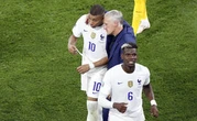 Les Bleus 1er, La Poste reprend la main et « Help » de Britney Spears