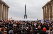 A Paris, des centaines de personnes rendent hommage aux otages décédés