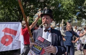 Jésus et les lapins crétins… On vous embarque dans la manif du 1er mai à Paris