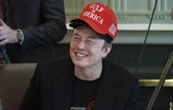 Même s’il « veut retourner à ses voitures », Trump aimerait garder Musk