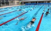 L'énorme succès des piscines extérieures, seules autorisées à ouvrir