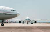 Comment cette voiture a pu se retrouver sur le tarmac d’un aéroport ?