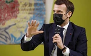Emmanuel Macron prépare la rentrée à 100% en présentiel des universités
