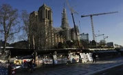 Macron à Notre-Dame, Borne à Mayotte et décision dans le procès Samuel Paty