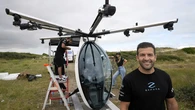 Un piloto cae al agua al intentar pasar el canal de la Mancha a bordo de su nave experimental