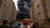El incendio de un bajo deja 14 atendidos por humo y 115 pisos evacuados en Valencia