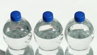 El truco alemán para dejar la casa fresca sin aire acondicionado: solo necesitas una botella