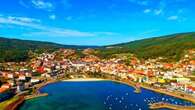 El pueblo poco conocido de la Costa da Morte que cautiva por sus paisajes y playas de belleza salvaje