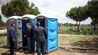 Agricultores en guerra por la exigencia de instalar váteres en el campo: 