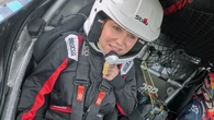 Ayuso prueba junto a Carlos Sainz el circuito Madring de Fórmula 1: "Cuando hemos salido volando..."