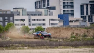 Carlos Sainz estrena Madring, el circuito del GP de Madrid de F1... ¡con un coche del Dakar!
